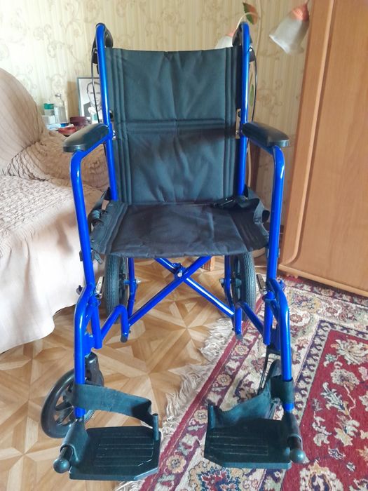 Коляску инвалидную продам
