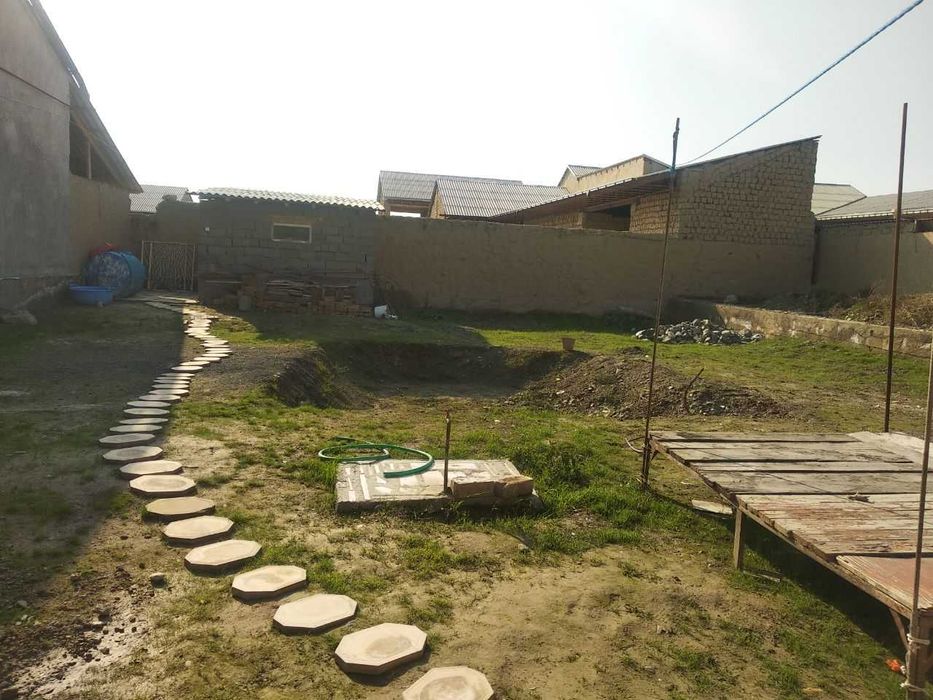 Жиззах шаҳар Бунёдкор маҳалласи Сулола тўйхонаси орқасида уй сотилади