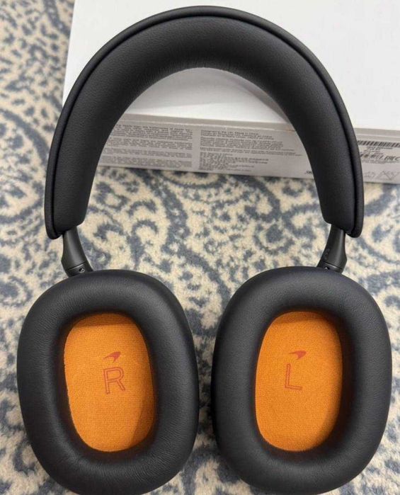 Слушалки Bowers & Wikins px8 s2