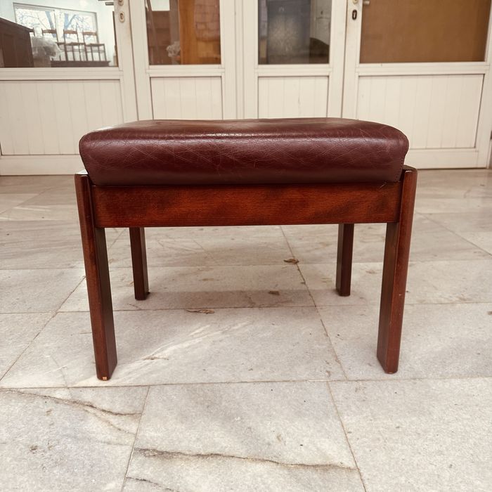 Датска винтидж табуретка с място за съхранение – естествена кожа