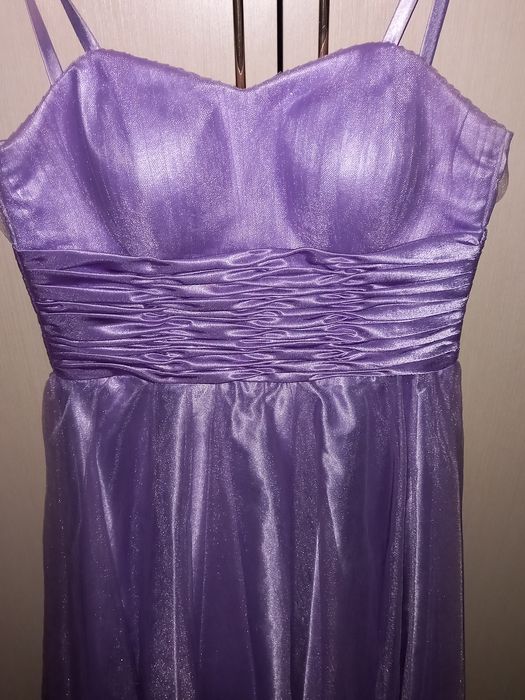 Асиметрична официална рокля