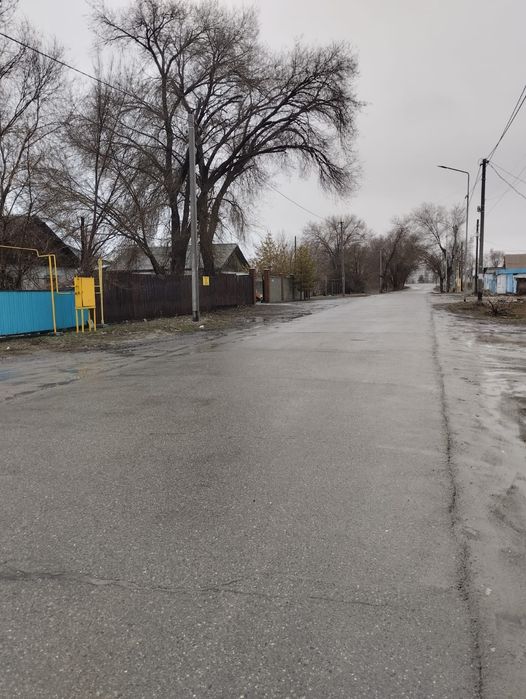 Продам участок со старым домом под снос