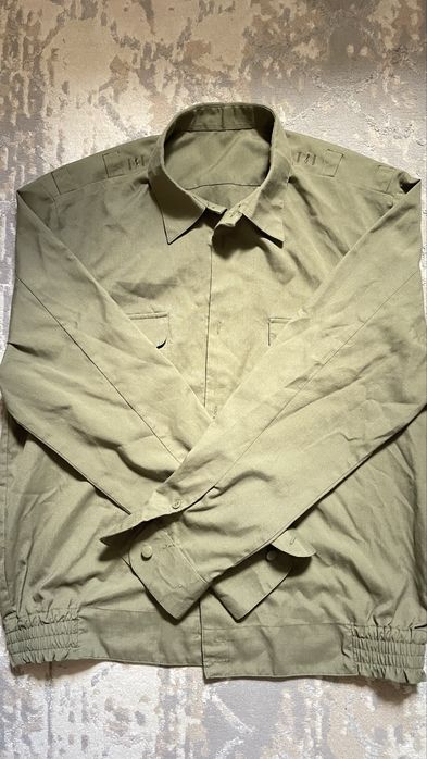 Рубашка цвета хаки