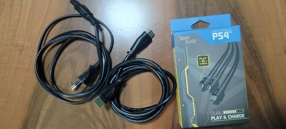 Продавам PS4 Slim комплект