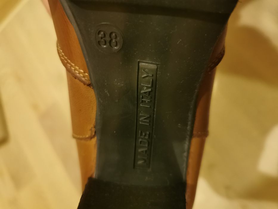 Ghete din piele naturala cu toc 38