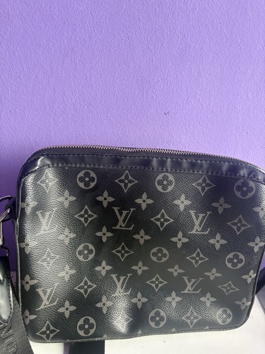 Borsetă Louis Vuitton originală interior catifea