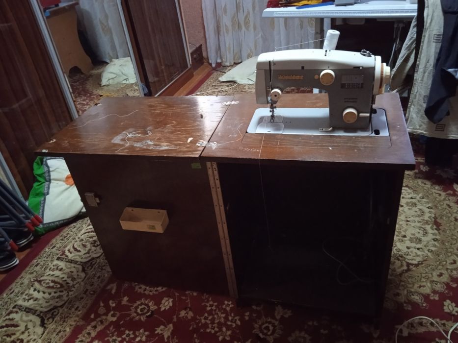 Тикув мошинаси сотилади