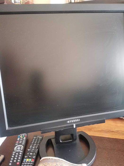 монитор Hyundai ...