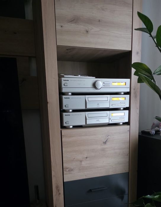 Linie HI-FI Technics E10 , Amplificator , CD player , Tape , Telecomanda . Seria E .