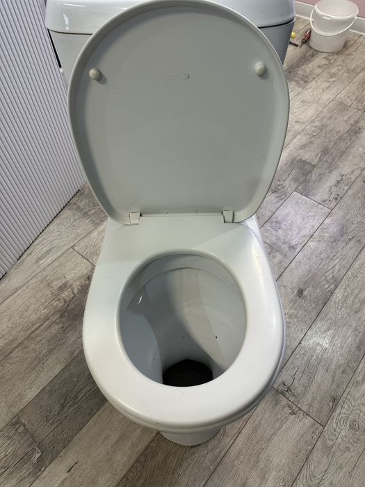 Унитаз в хорошем состаяние