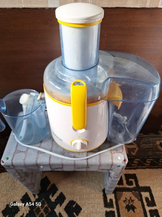 Vând storcător de fructe.