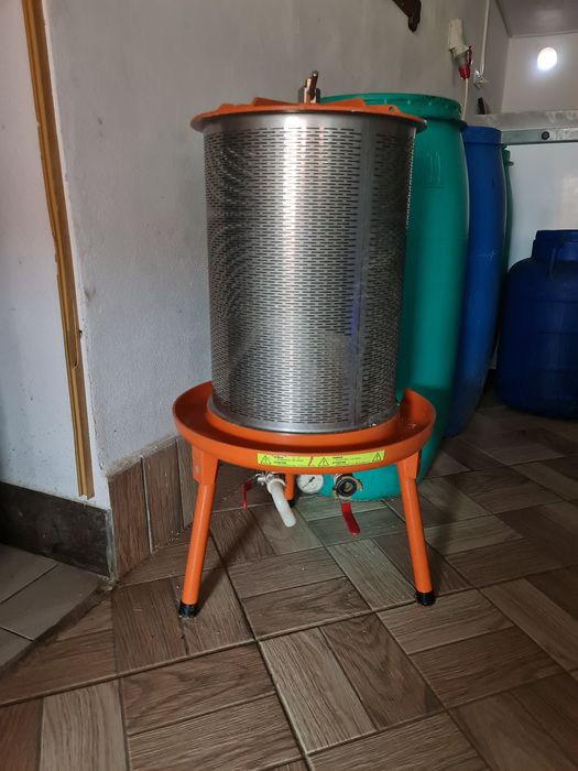 Presa și zdrobitor de mere pt suc