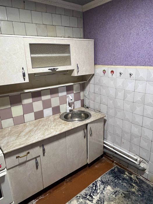 2 xonali kvartira sotiladi