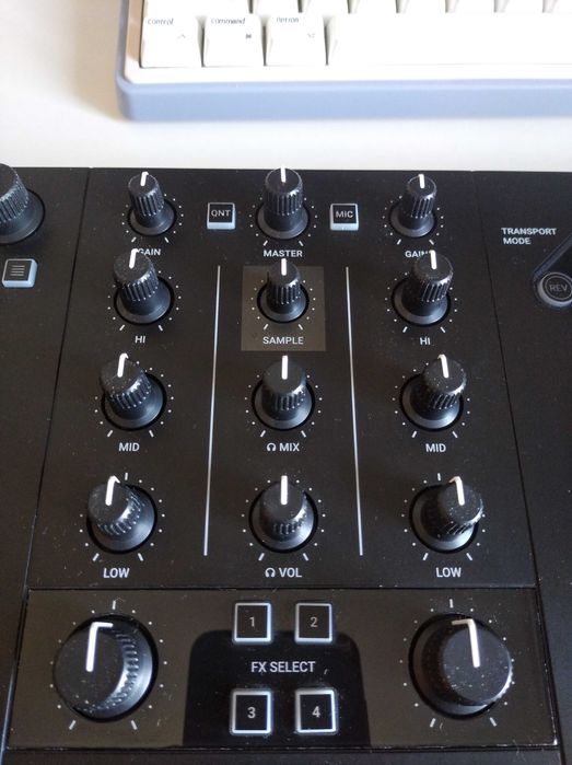DJ контроллер Native Instruments Traktor Kontrol S2 MK3