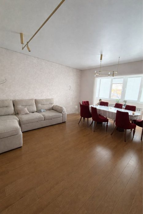 БУЗ БАЗАР 4в5/5/9 Продается уютная Квартира в центре города.