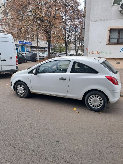 Vând Opel corsa an 2011