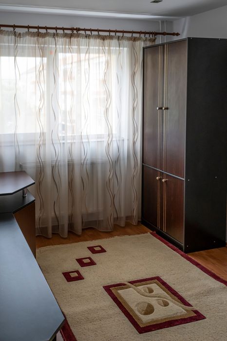 Proprietar, închiriez apartament 3 camere Girocului