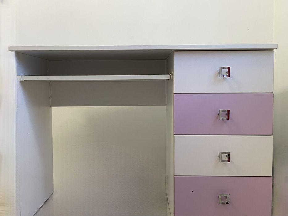 Vand mobila de dormitor pentru mai multe detalii sunati