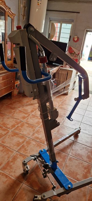 Grua electrica pentru persoane cu dizabilități