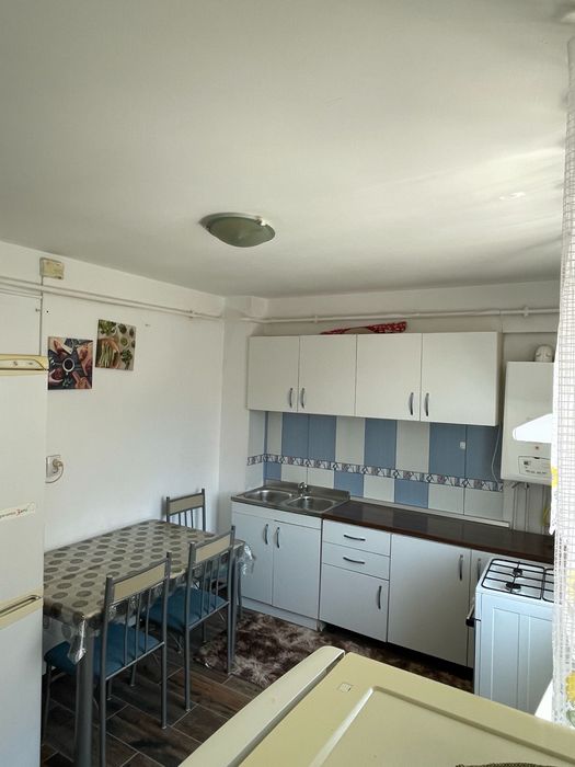 Inchiriez apartament cu 2 camere in Craiovita Noua