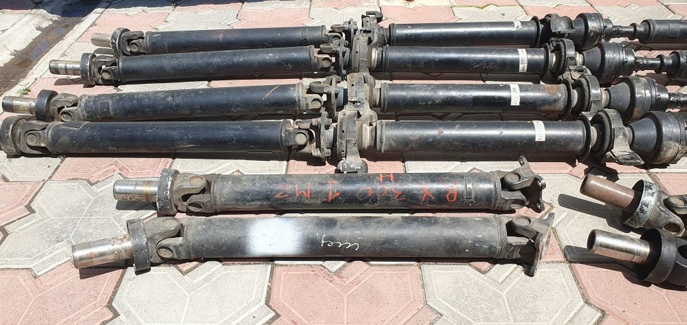 Карданный вал на лексус Rx 330,350.