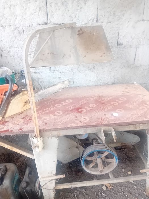 De vânzare ulei și altele plus  un circular după tractor