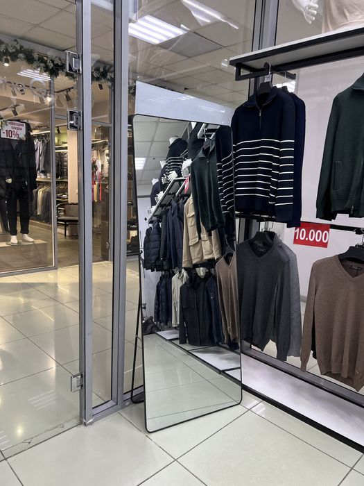 Продам недорого стелажи