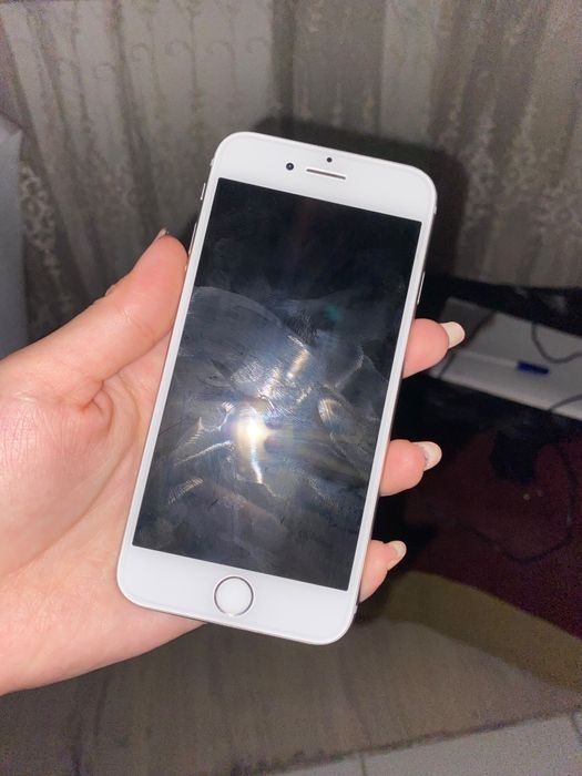 Продам айфон 8 срочно торг есть