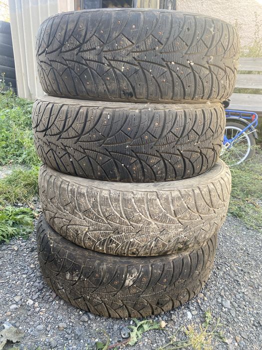 Продам зимние шины ROSAVA 215 60 R16
