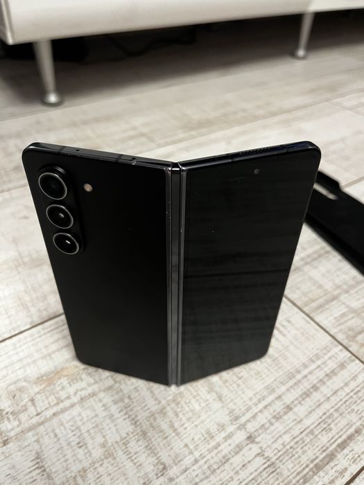 Samsung galaxy Z fold 5 256gb.