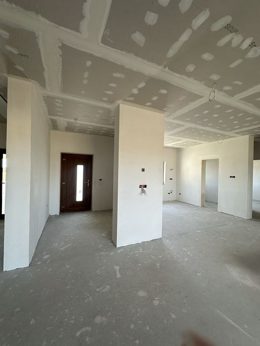 Casă semifinisată în Zimandcuz – spațiu generos și liniște aproape de Arad!