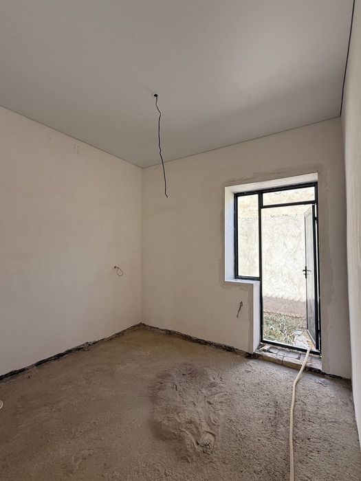 Uy sotiladi 270 milion