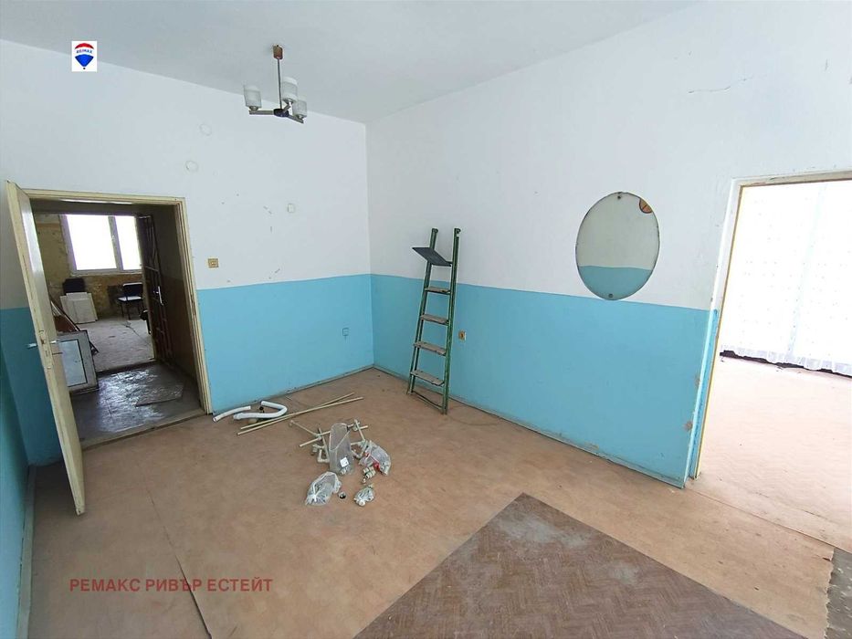 Дава се под наем Магазин в с. Пиргово, Област Русе - 300 кв.м за 897.6 € - Снимка #3