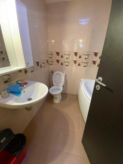 Vand Ap 2 camere la MANSARDA . Sau schimb cu Ap 3 cam. Ofer diferenta.