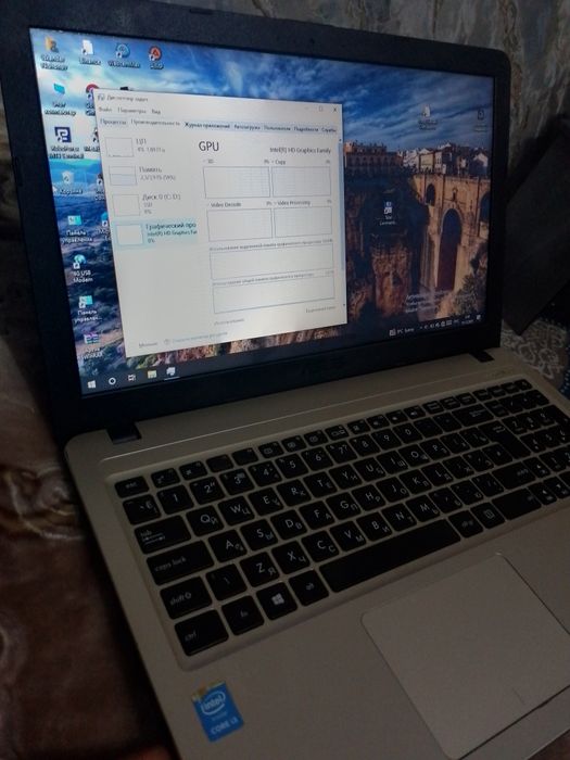 Noutbook asus core i3, 1trb, ssd240