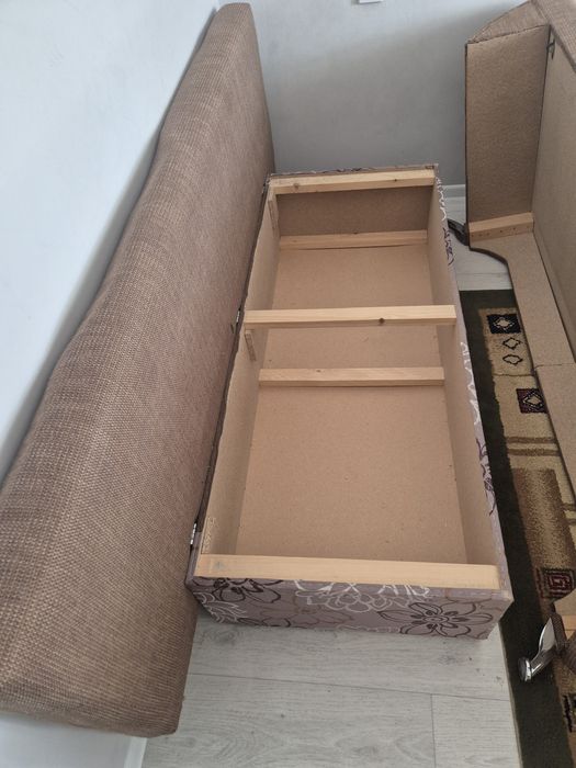 Диван сатылады жастығымен бірге