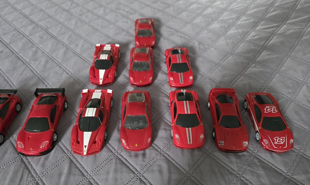 Колекция ферари колички и самолетче
