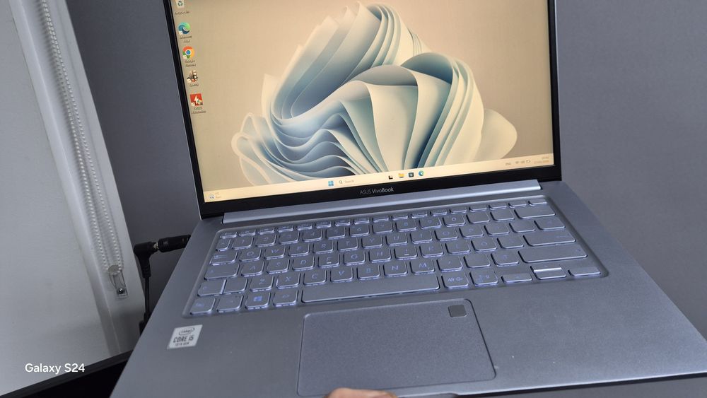 Asus vivobook i5 gen 10 8GB DDR4 512GB SSD