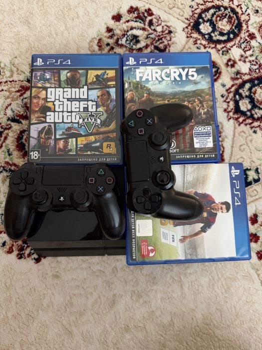 Продам PS4 Fat + 4 игры