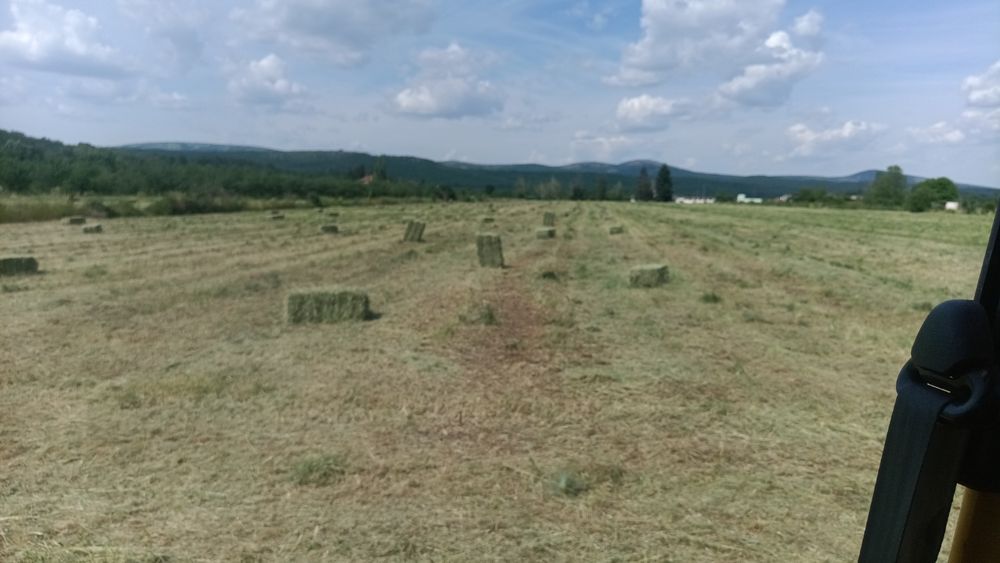 Продавам бали люцерна, и бали люцерна и трева