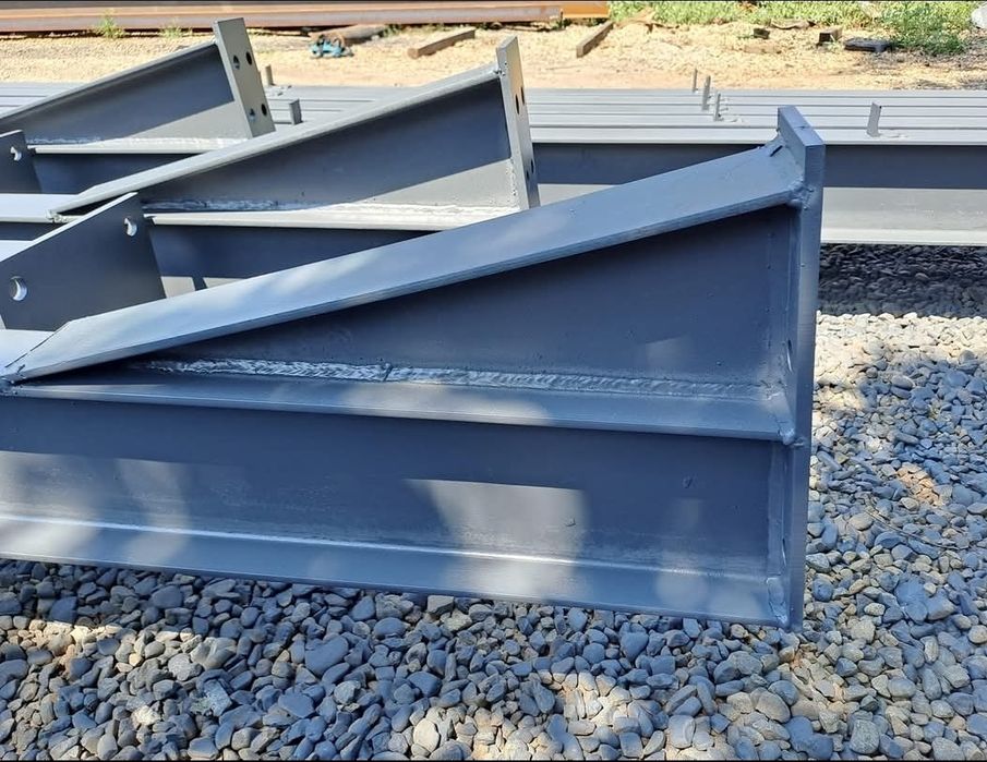 Vand structuri metalice sau schimb cu auto