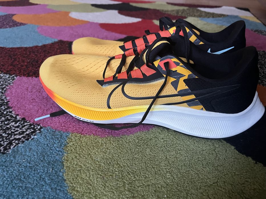 Vând pantofi sport Nike Air Zoom Pegasus