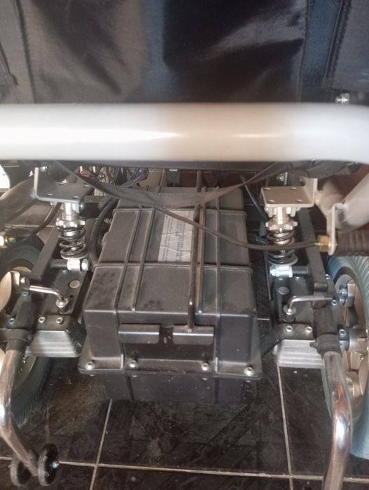 Четири колела за Инвалид със истоштена Батерия