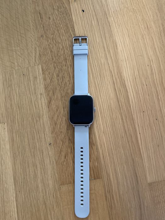 продам часы с зарядкой для них