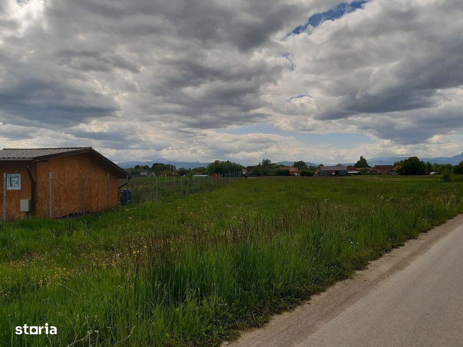 Vand teren intravilan construibil utilitati si asfalt, bine pozitionat