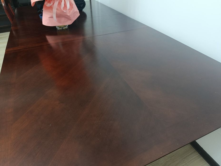 Продается гостинный стол