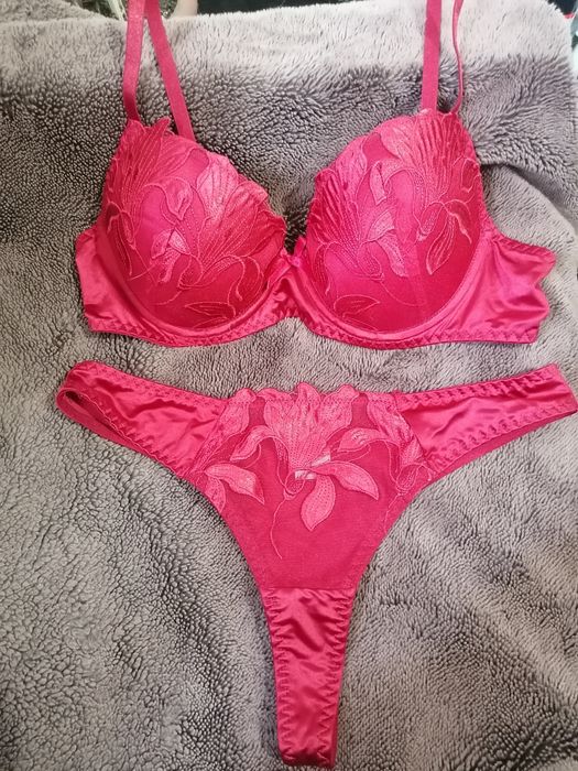 Set lenjerie roșie, noua, dama mărimea L