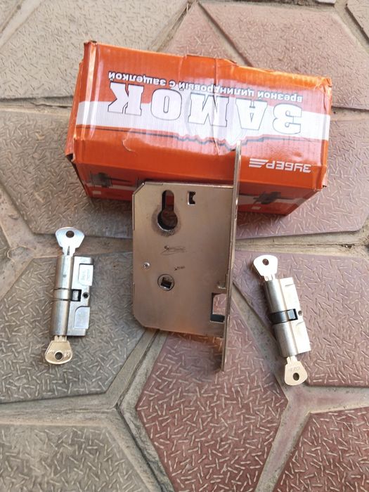 Замок врезной б/у с 2-личинками