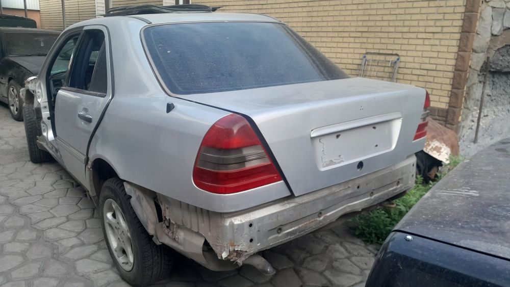Продам Мерседес по запчастями