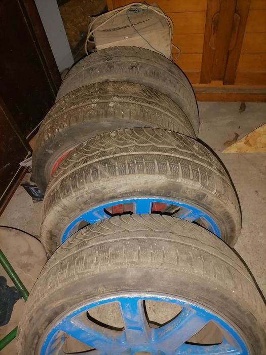 Vând jante cu cauciucuri foarte bune
